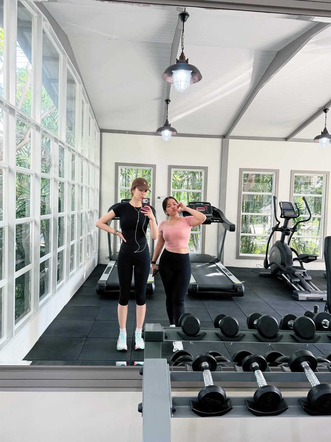 โบว์ - เบญจวรรณ อาร์ตเนอร์