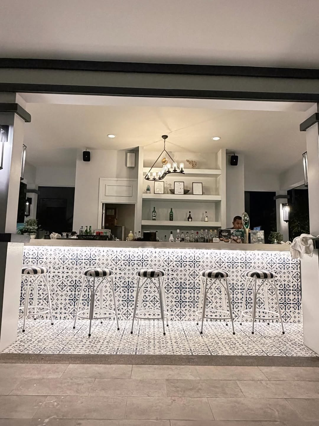 โบว์ - เบญจวรรณ อาร์ตเนอร์