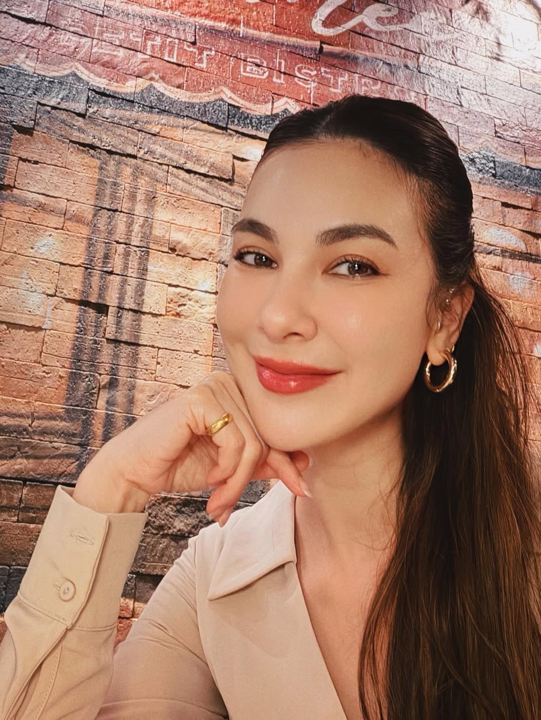 โบว์ - เบญจวรรณ อาร์ตเนอร์