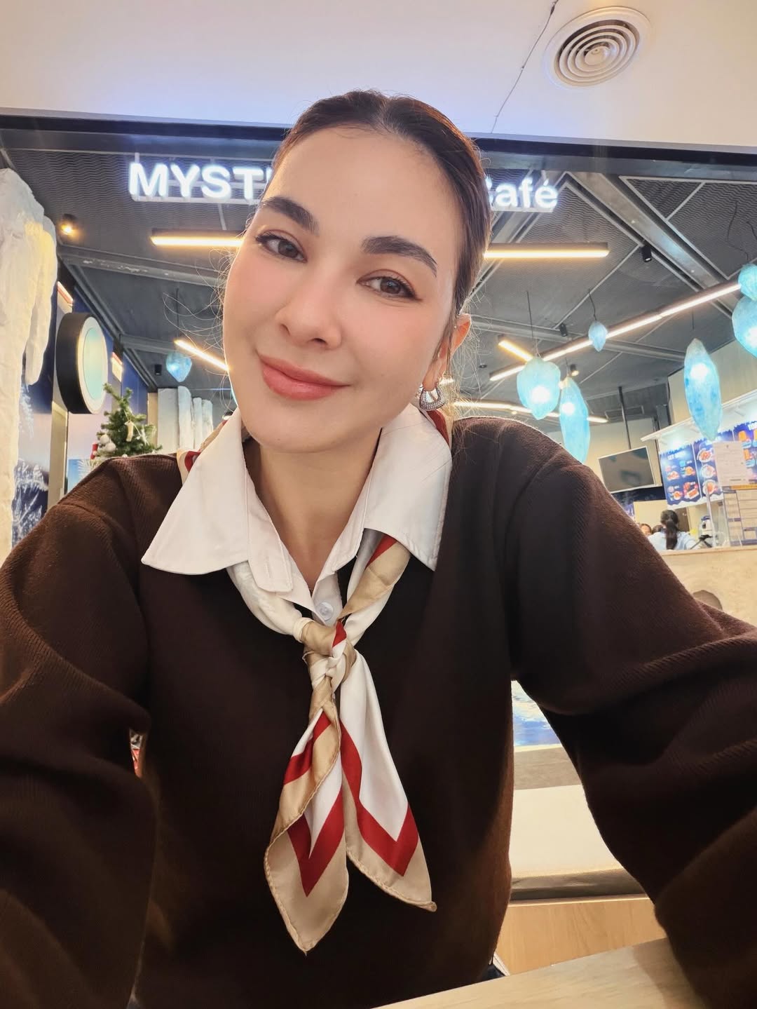 โบว์ - เบญจวรรณ อาร์ตเนอร์