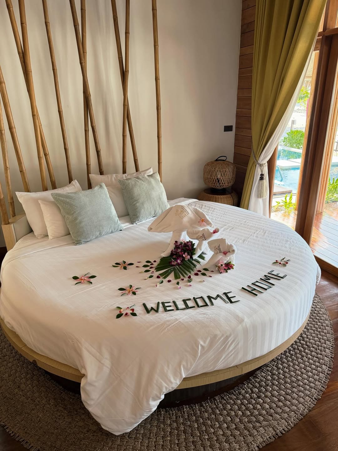 โบว์ - เบญจวรรณ อาร์ตเนอร์