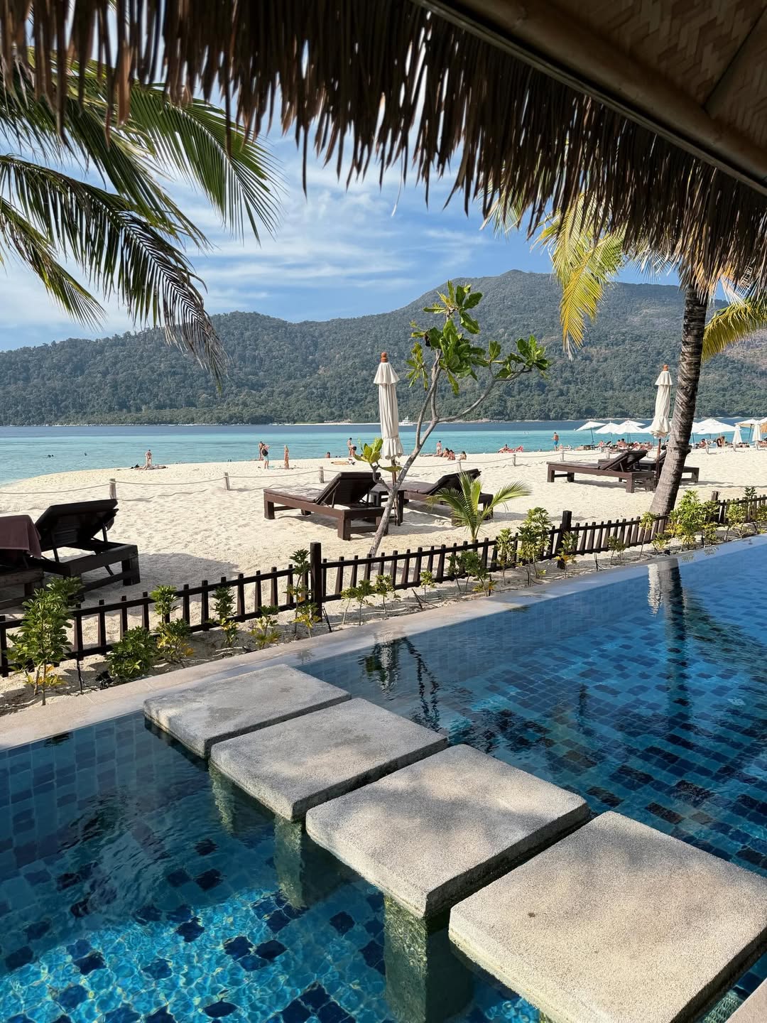 โบว์ - เบญจวรรณ อาร์ตเนอร์