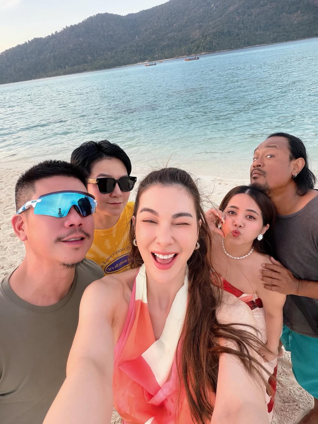 โบว์ - เบญจวรรณ อาร์ตเนอร์