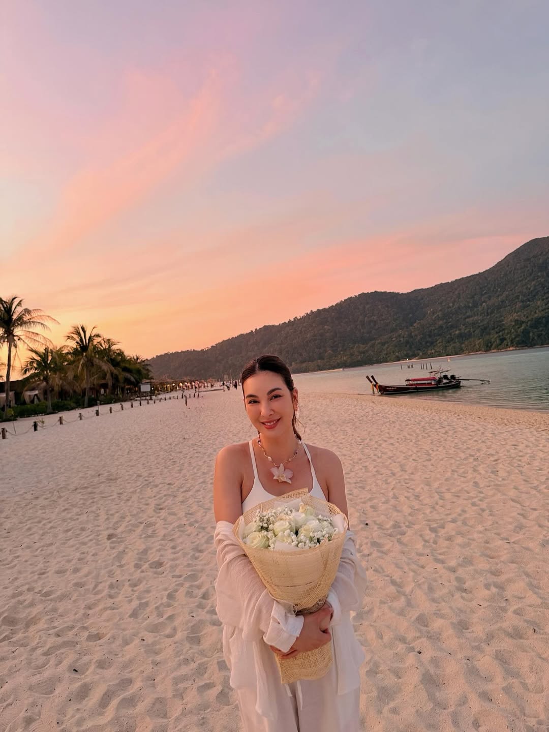 โบว์ - เบญจวรรณ อาร์ตเนอร์