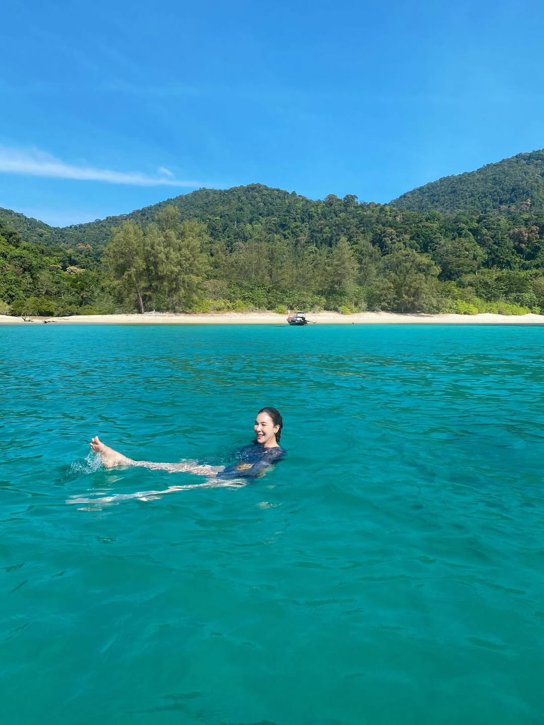 โบว์ - เบญจวรรณ อาร์ตเนอร์