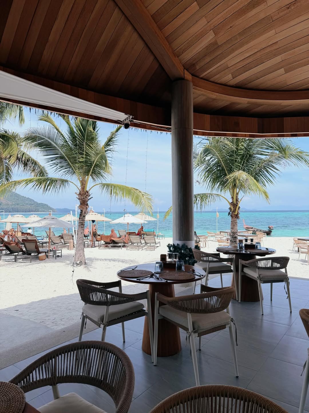 โบว์ - เบญจวรรณ อาร์ตเนอร์