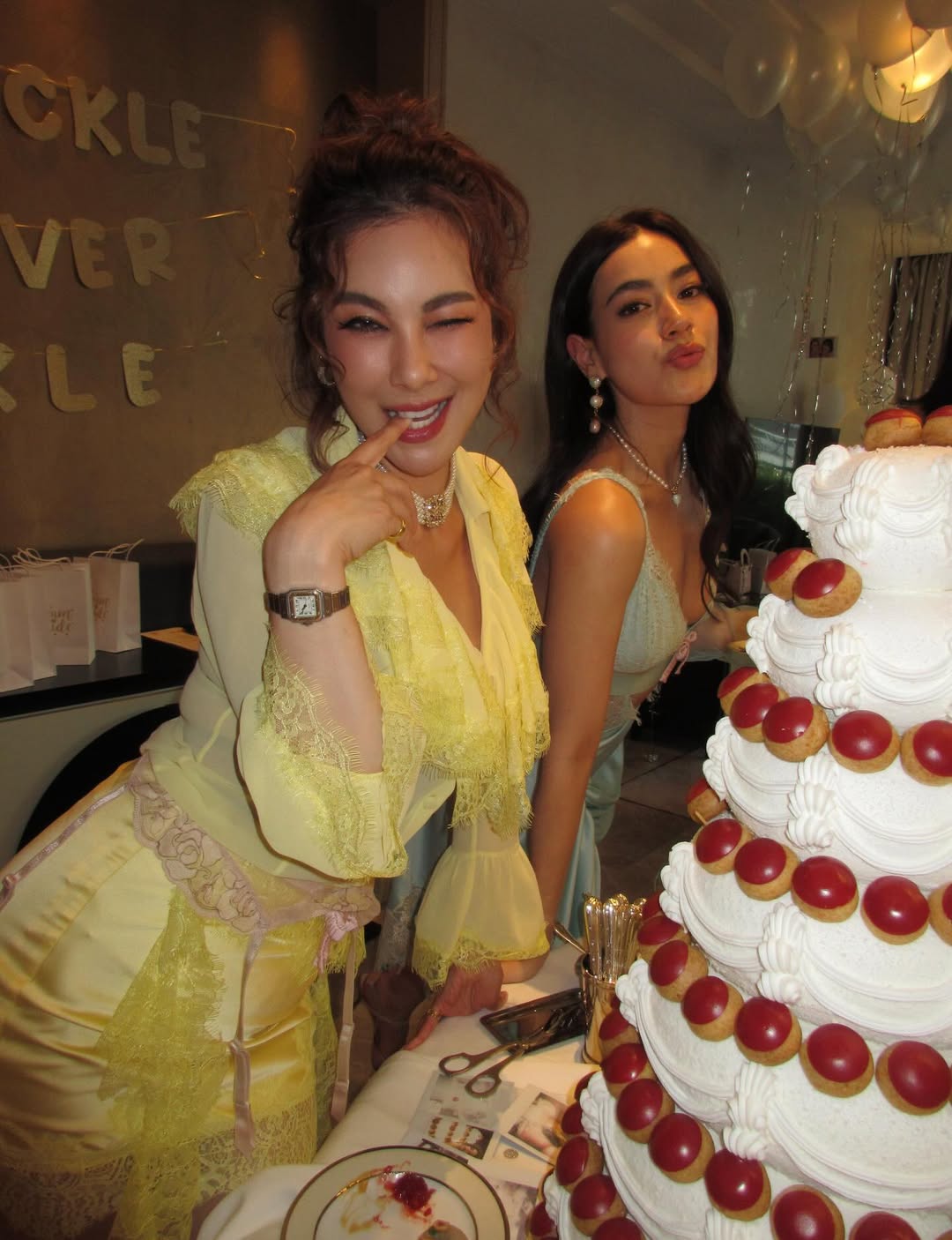 โบว์ - เบญจวรรณ อาร์ตเนอร์