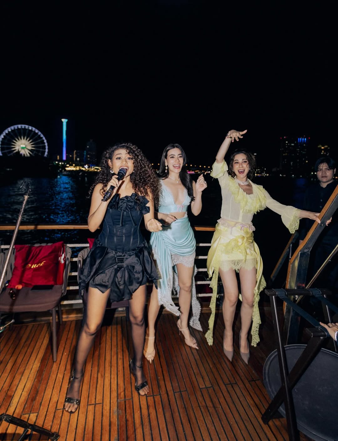 โบว์ - เบญจวรรณ อาร์ตเนอร์