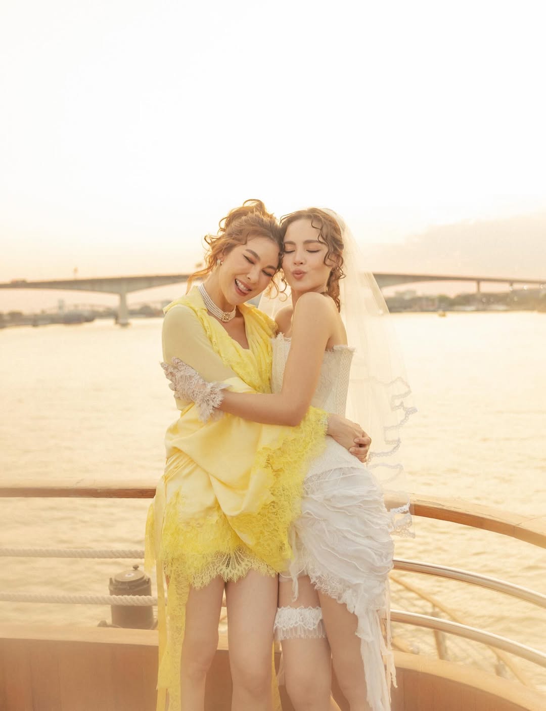 โบว์ - เบญจวรรณ อาร์ตเนอร์