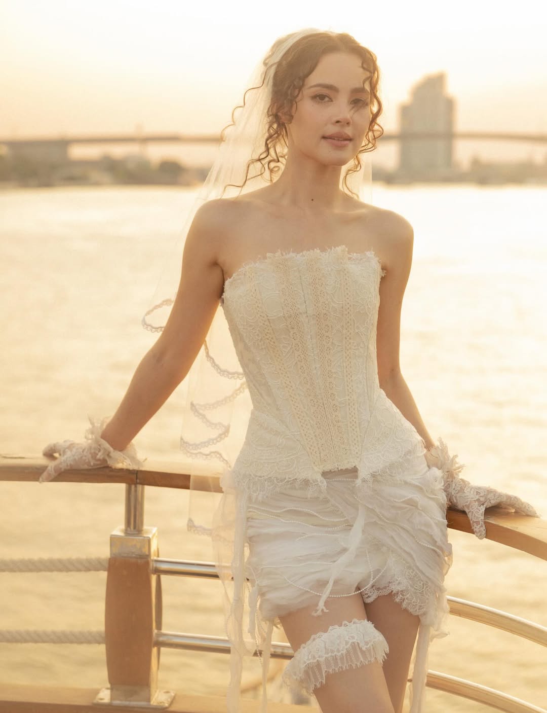 โบว์ - เบญจวรรณ อาร์ตเนอร์