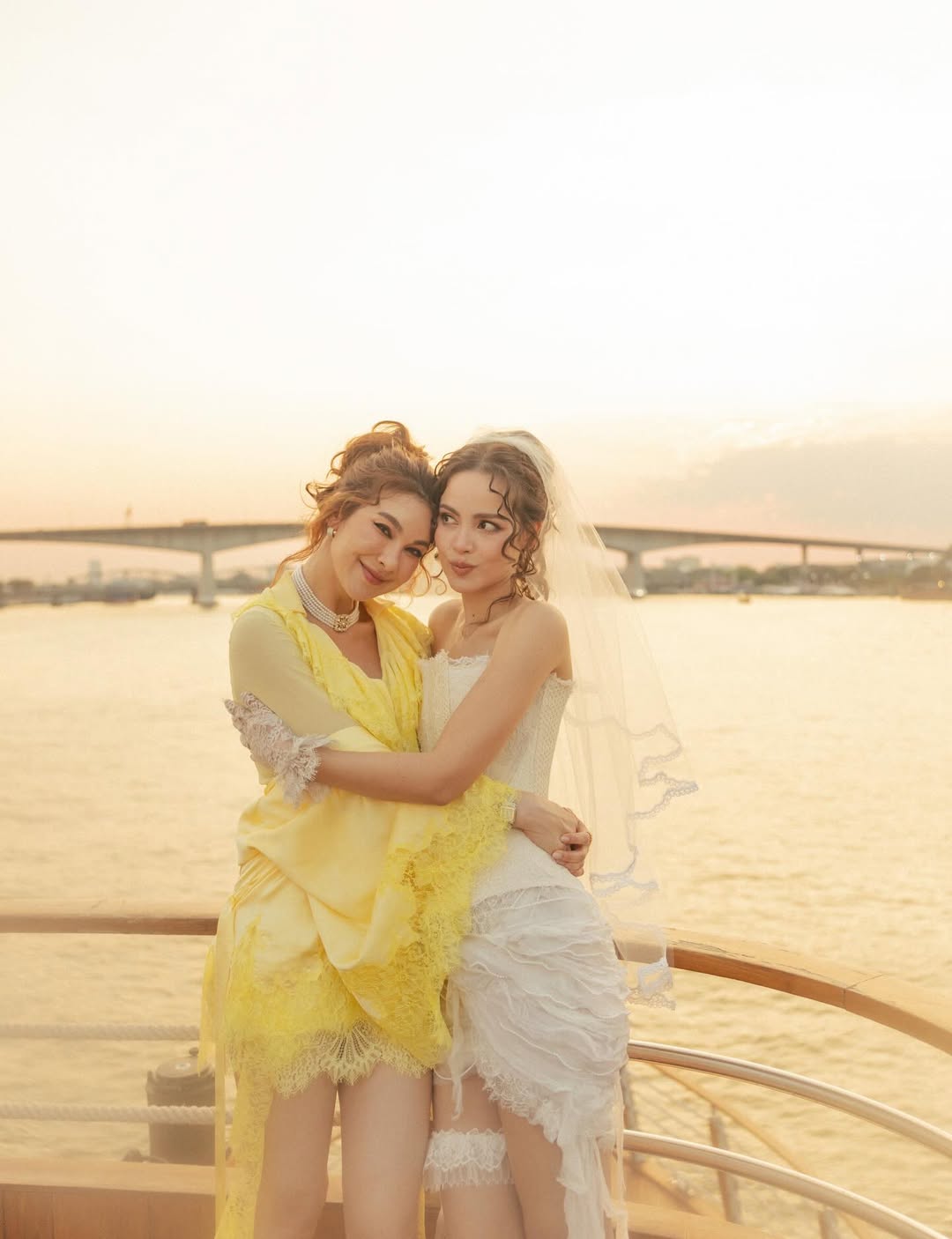 โบว์ - เบญจวรรณ อาร์ตเนอร์