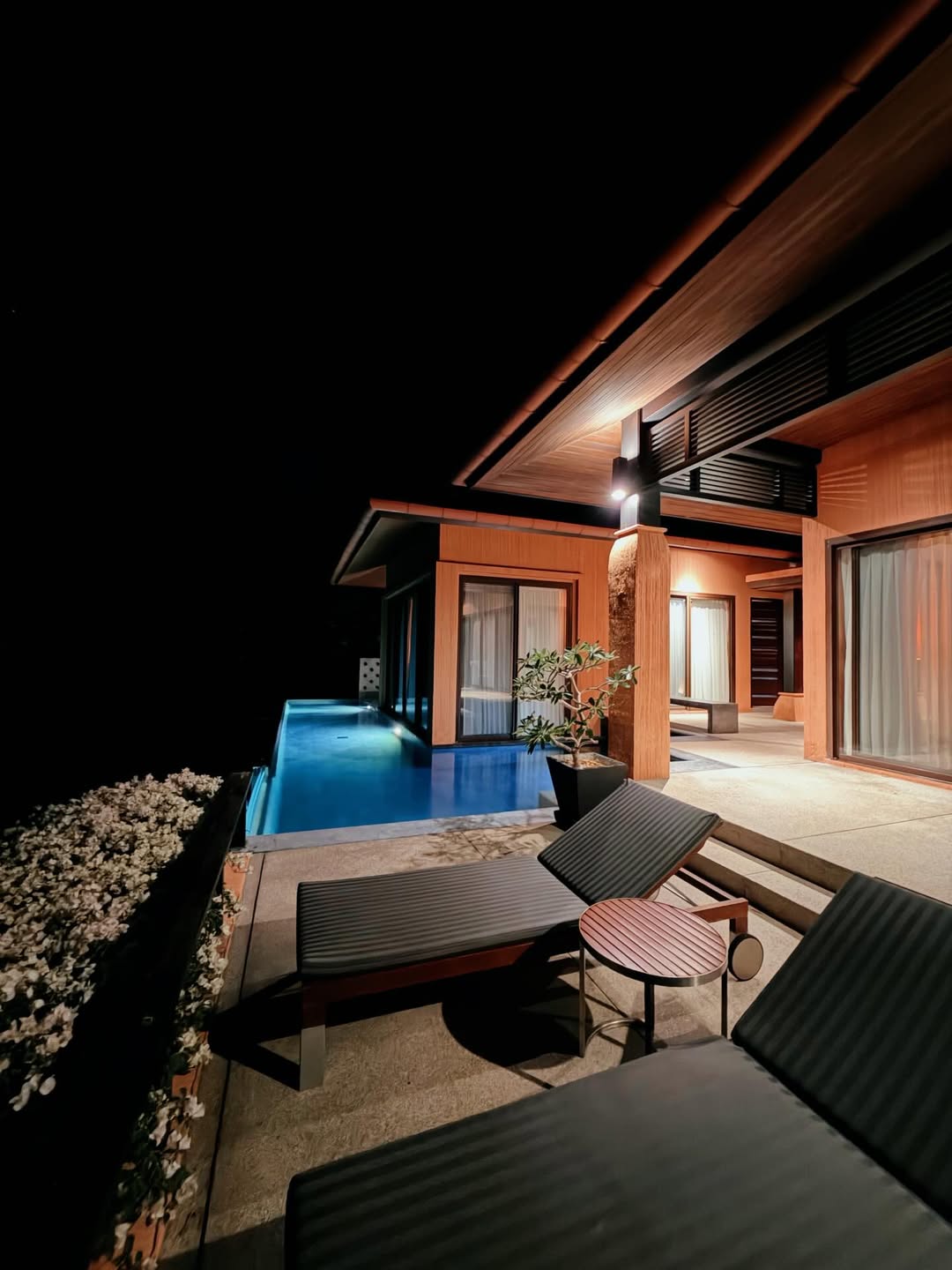 โบว์ - เบญจวรรณ อาร์ตเนอร์