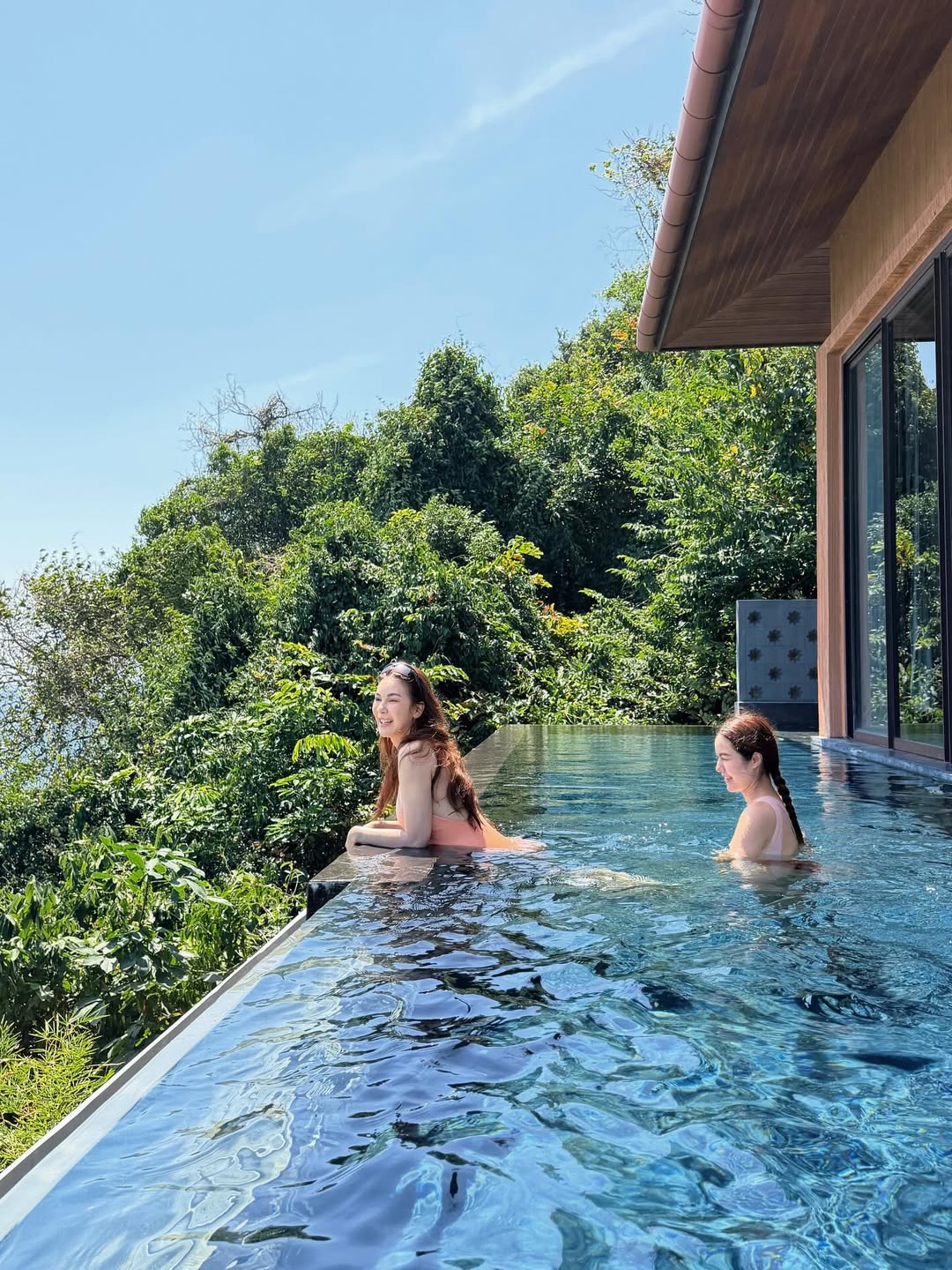 โบว์ - เบญจวรรณ อาร์ตเนอร์