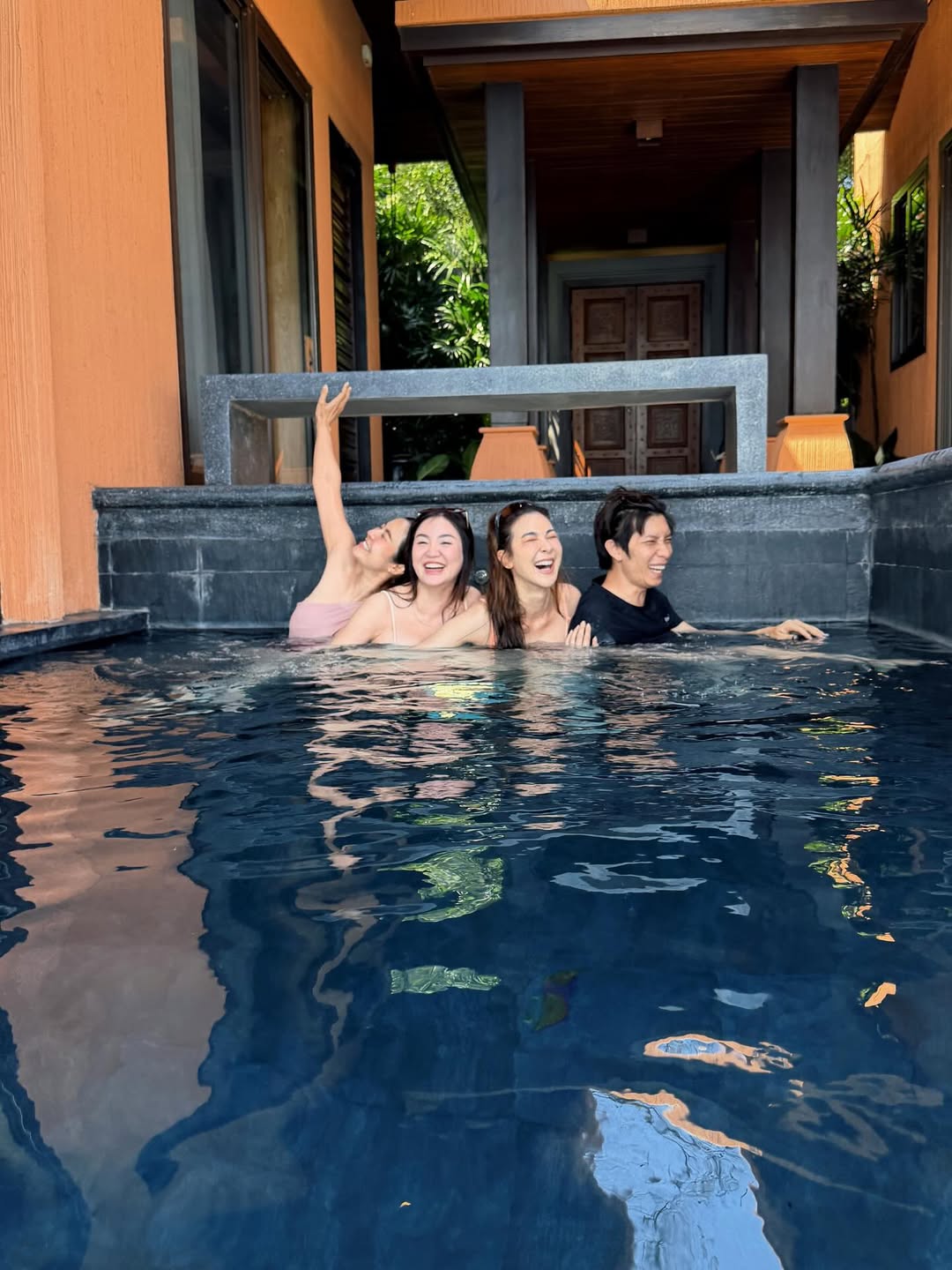 โบว์ - เบญจวรรณ อาร์ตเนอร์