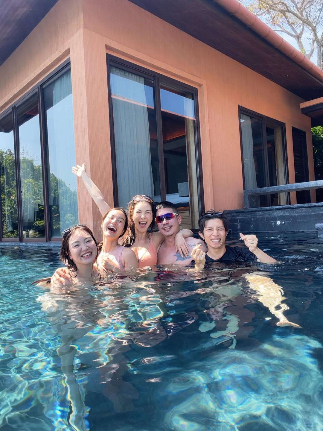 โบว์ - เบญจวรรณ อาร์ตเนอร์