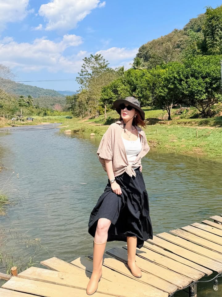 โบว์ - เบญจวรรณ อาร์ตเนอร์