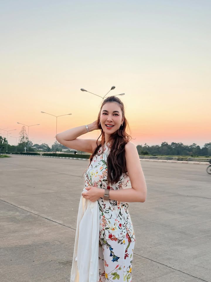 โบว์ - เบญจวรรณ อาร์ตเนอร์