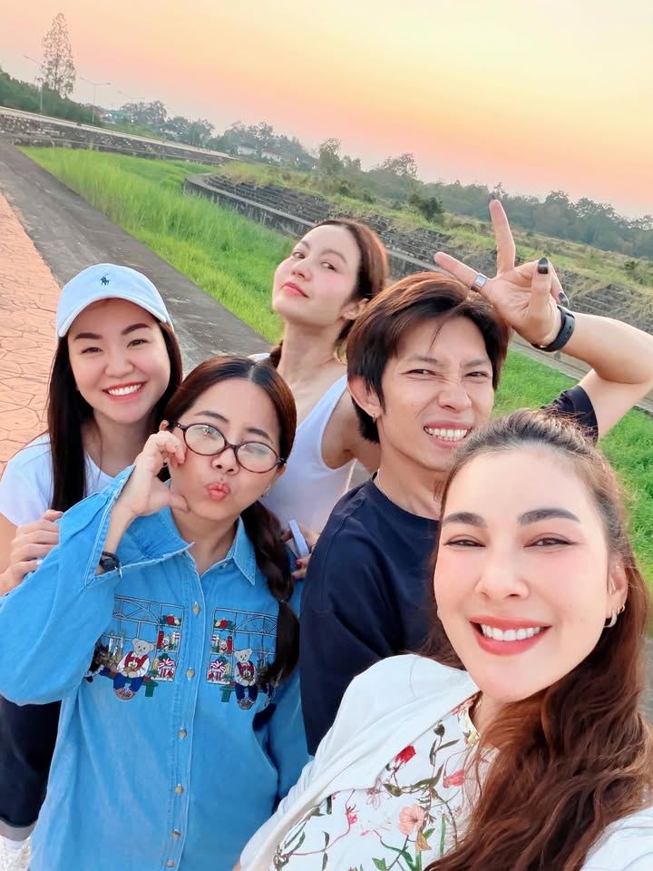 โบว์ - เบญจวรรณ อาร์ตเนอร์