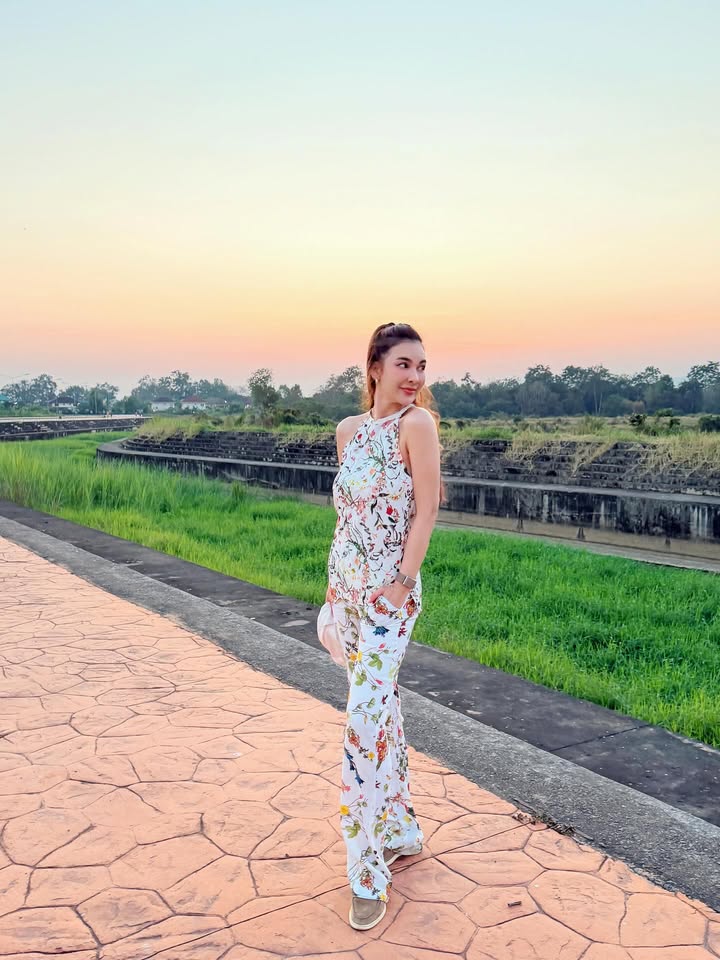 โบว์ - เบญจวรรณ อาร์ตเนอร์