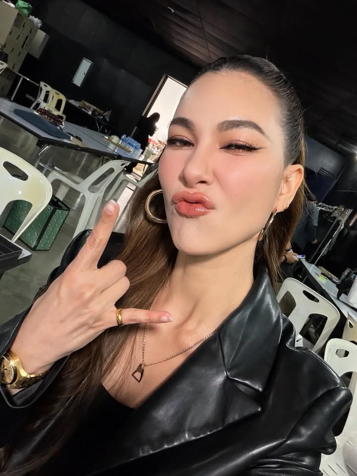 โบว์ - เบญจวรรณ อาร์ตเนอร์