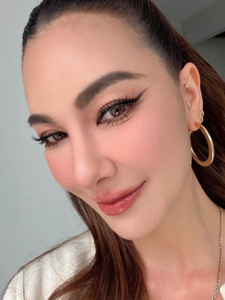 โบว์ - เบญจวรรณ อาร์ตเนอร์