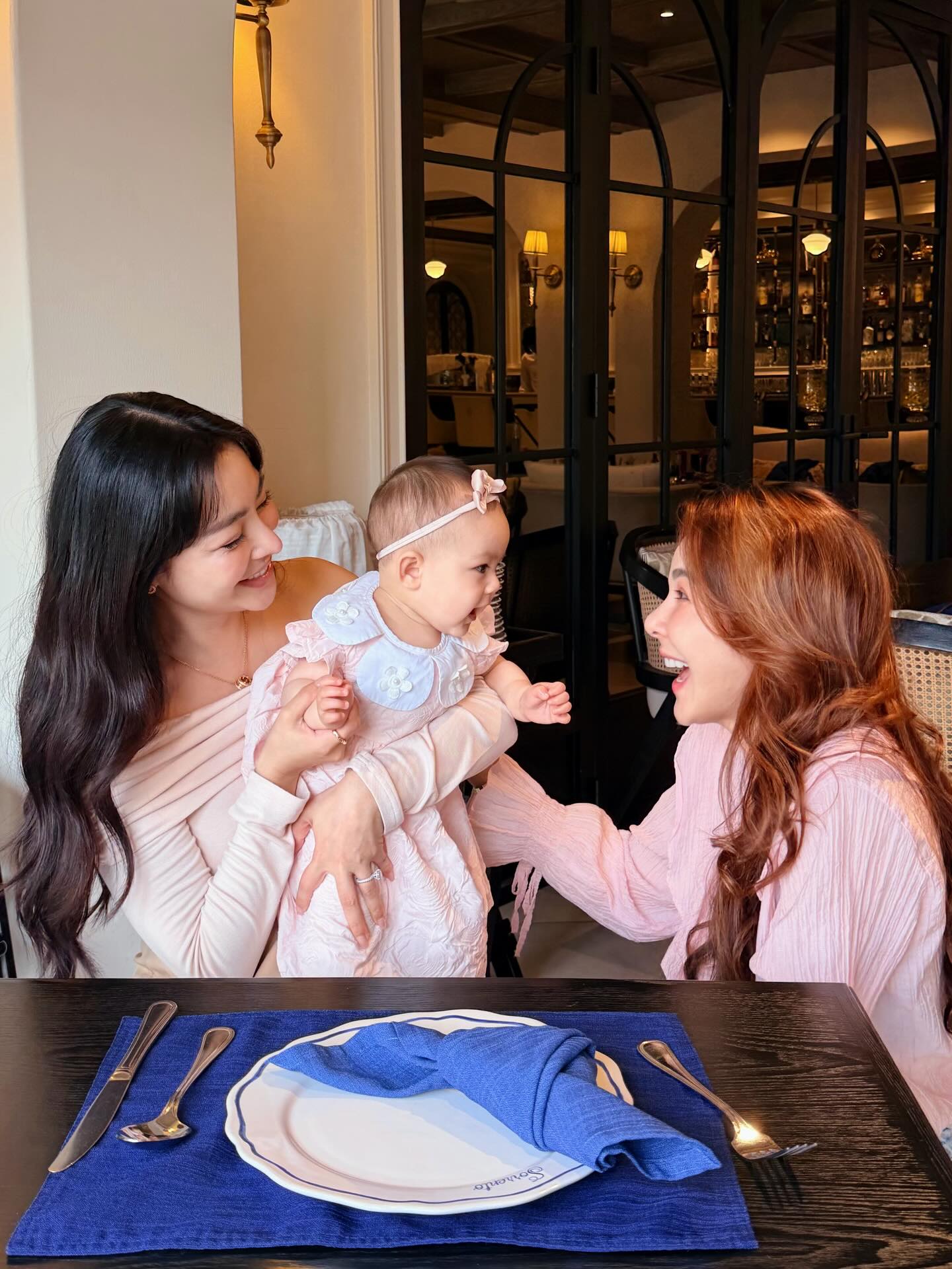 โบว์ - เบญจวรรณ อาร์ตเนอร์