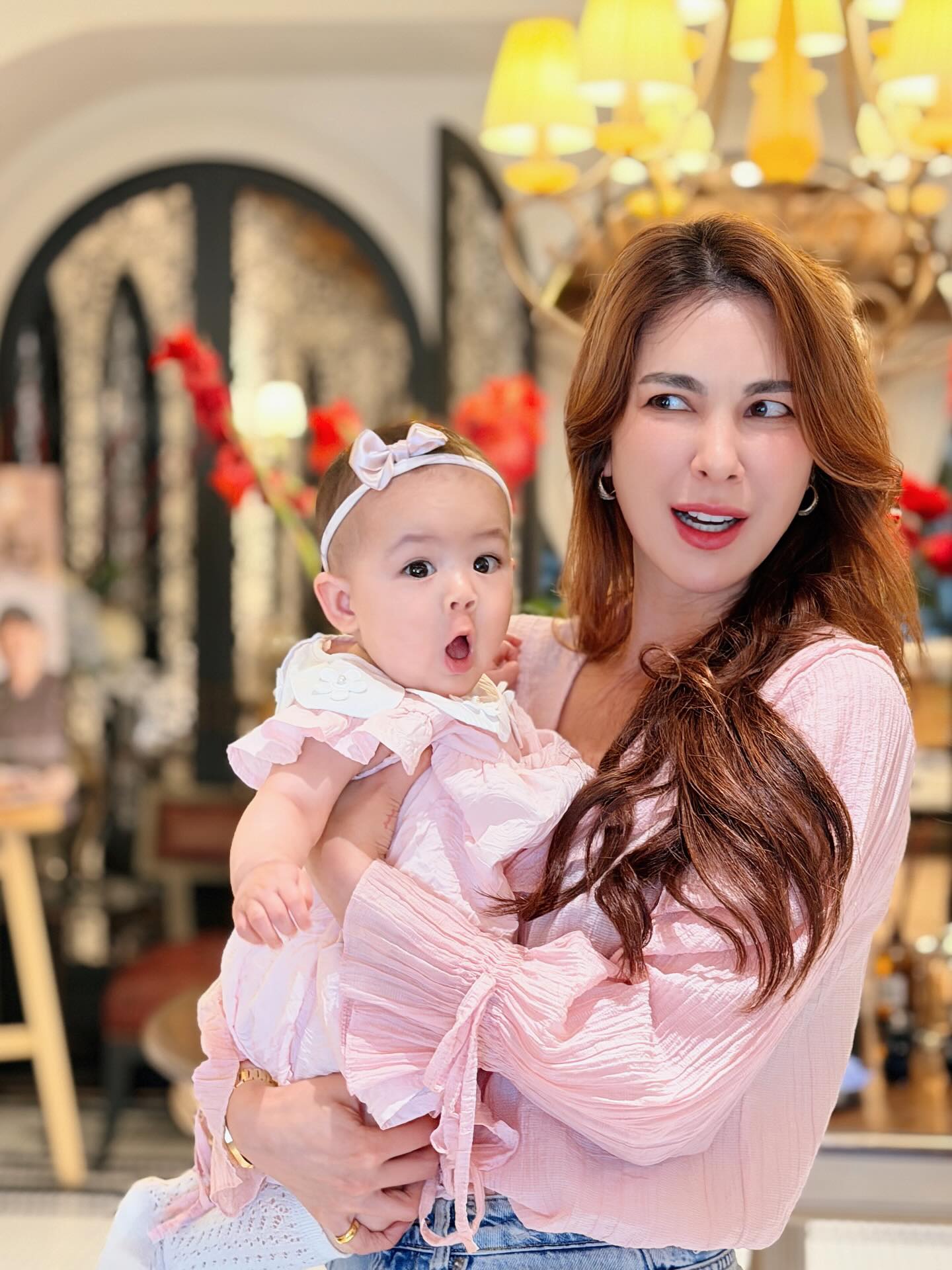 โบว์ - เบญจวรรณ อาร์ตเนอร์