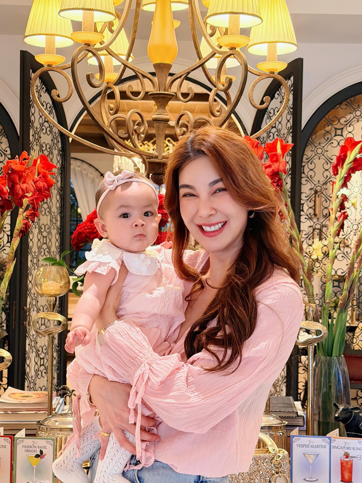 โบว์ - เบญจวรรณ อาร์ตเนอร์