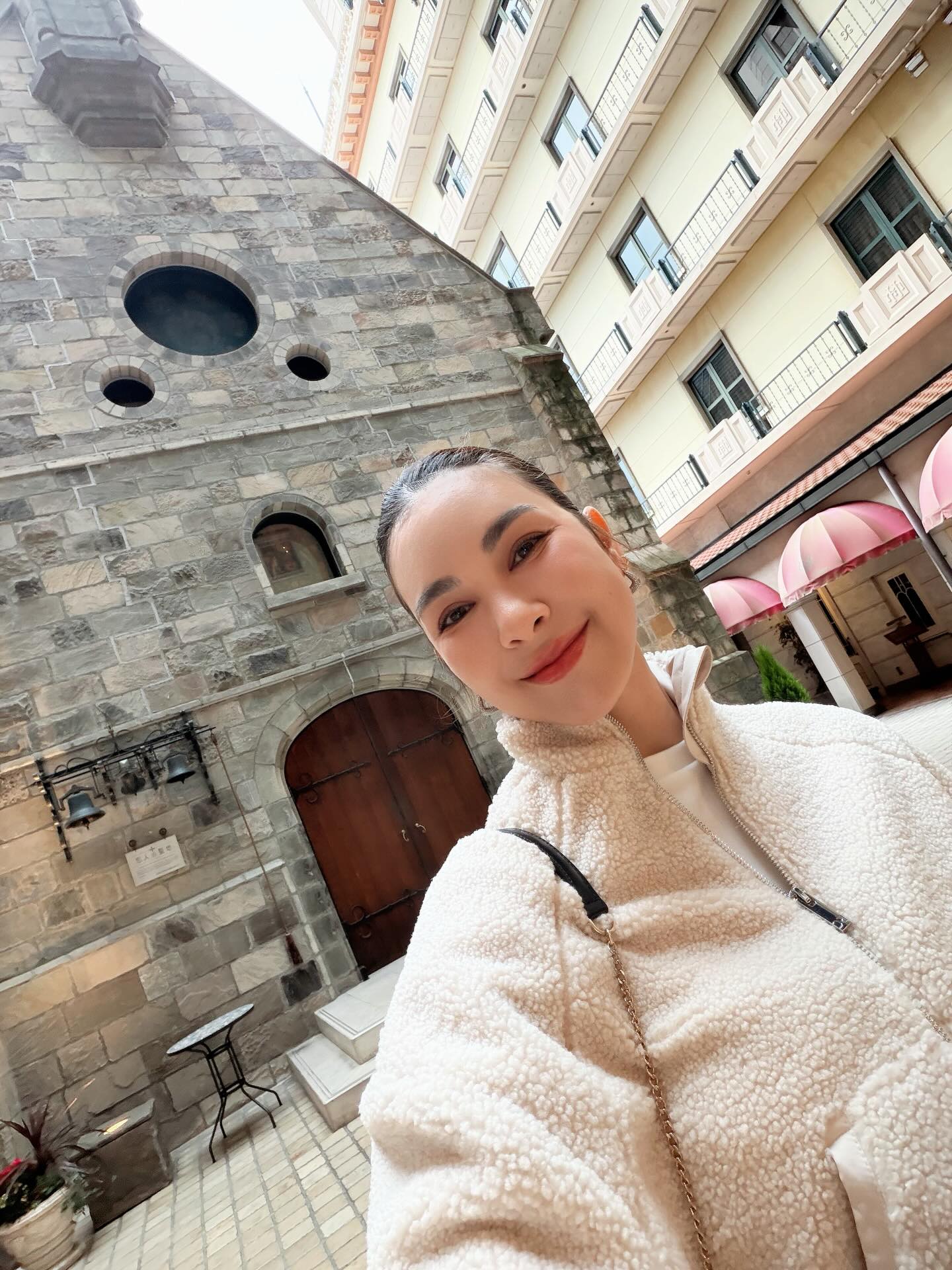 โบว์ - เบญจวรรณ อาร์ตเนอร์