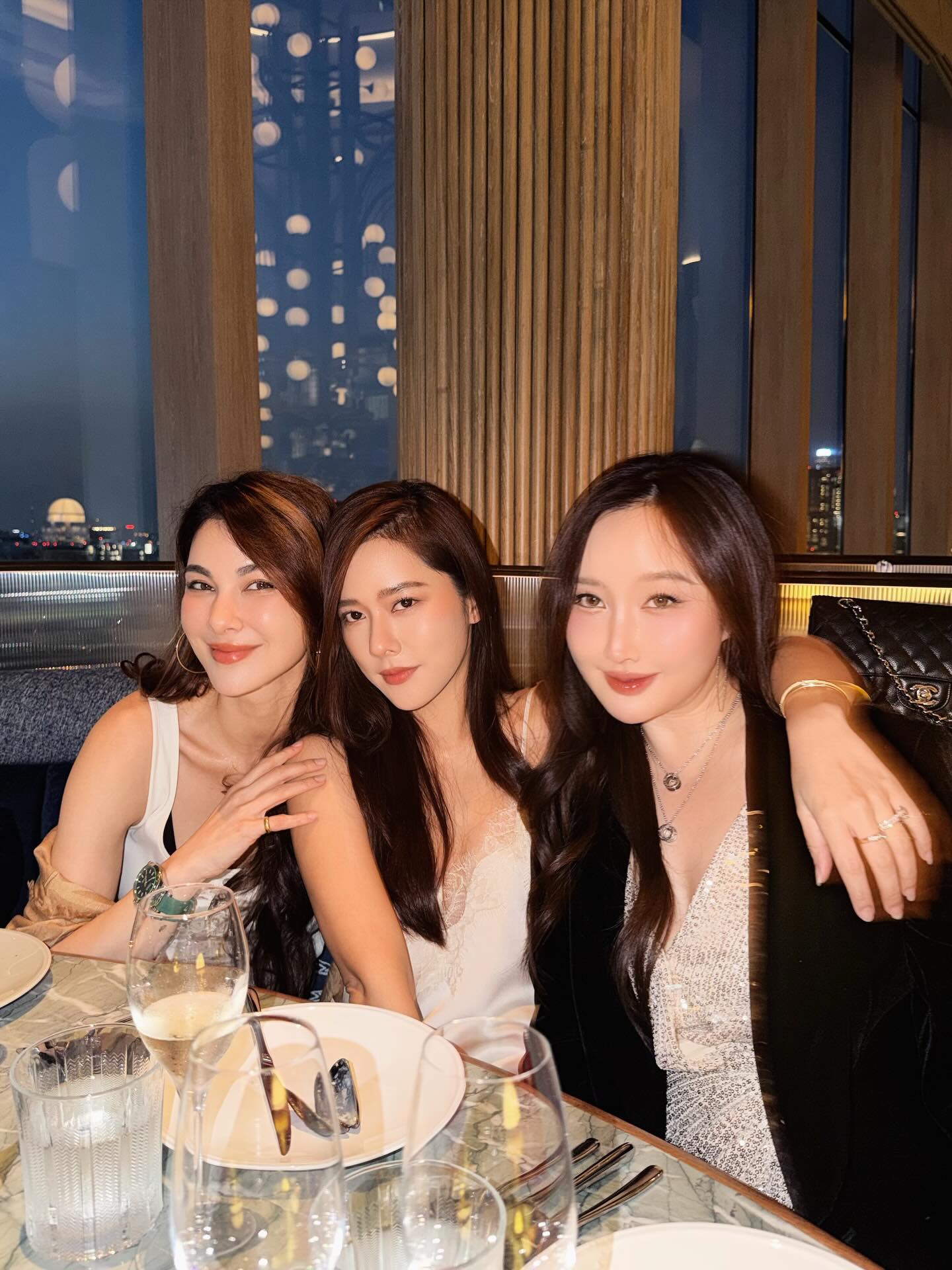 โบว์ - เบญจวรรณ อาร์ตเนอร์