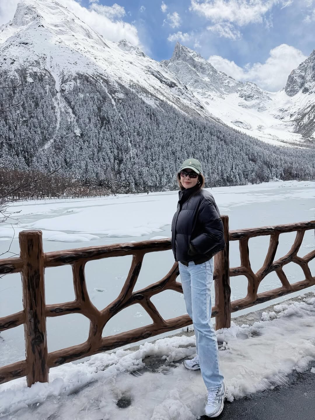 โบว์ - เบญจวรรณ อาร์ตเนอร์