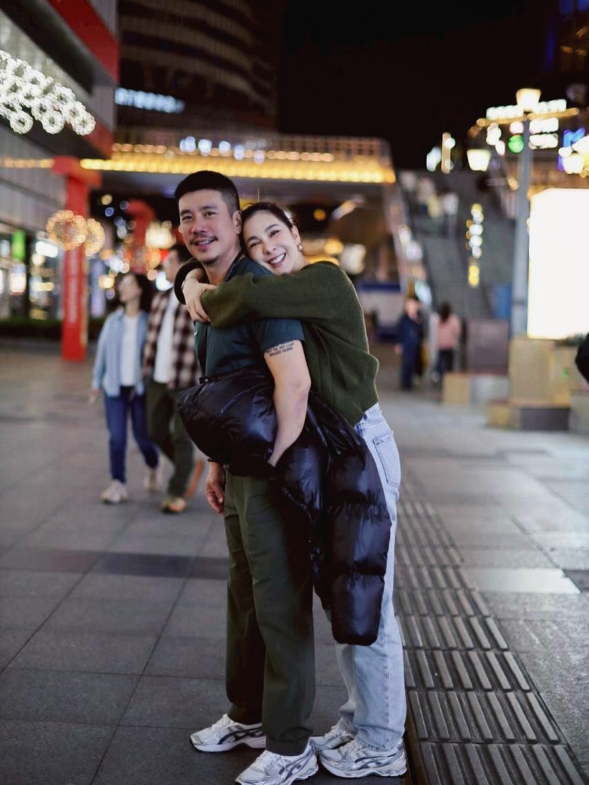 โบว์ - เบญจวรรณ อาร์ตเนอร์