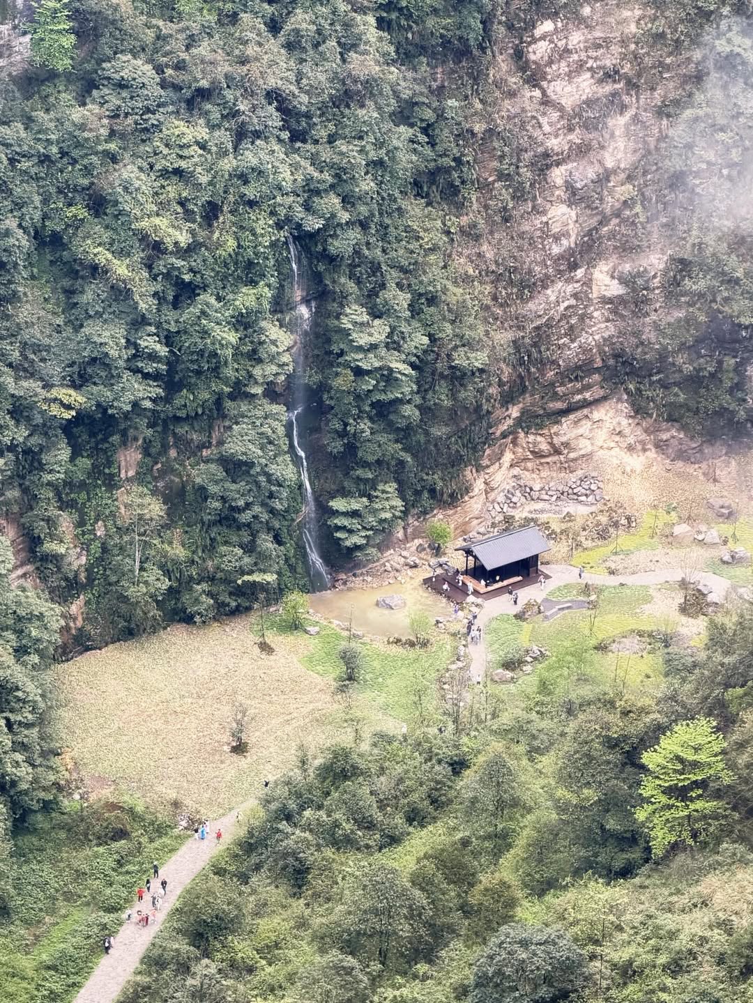 โบว์ - เบญจวรรณ อาร์ตเนอร์