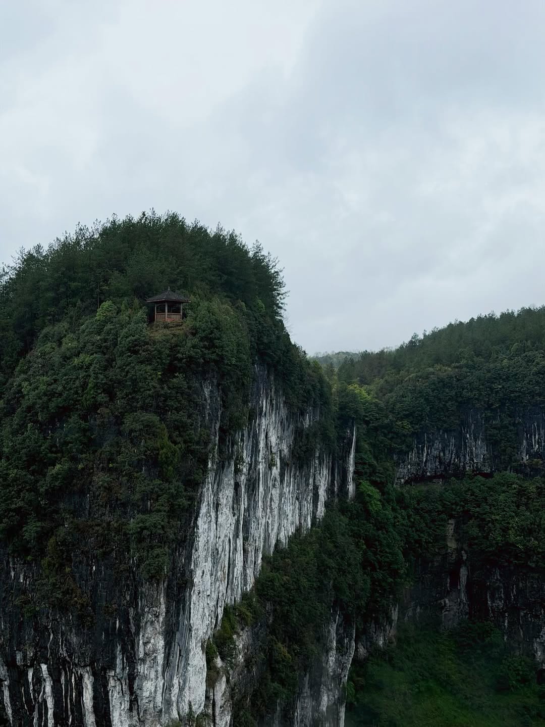 โบว์ - เบญจวรรณ อาร์ตเนอร์