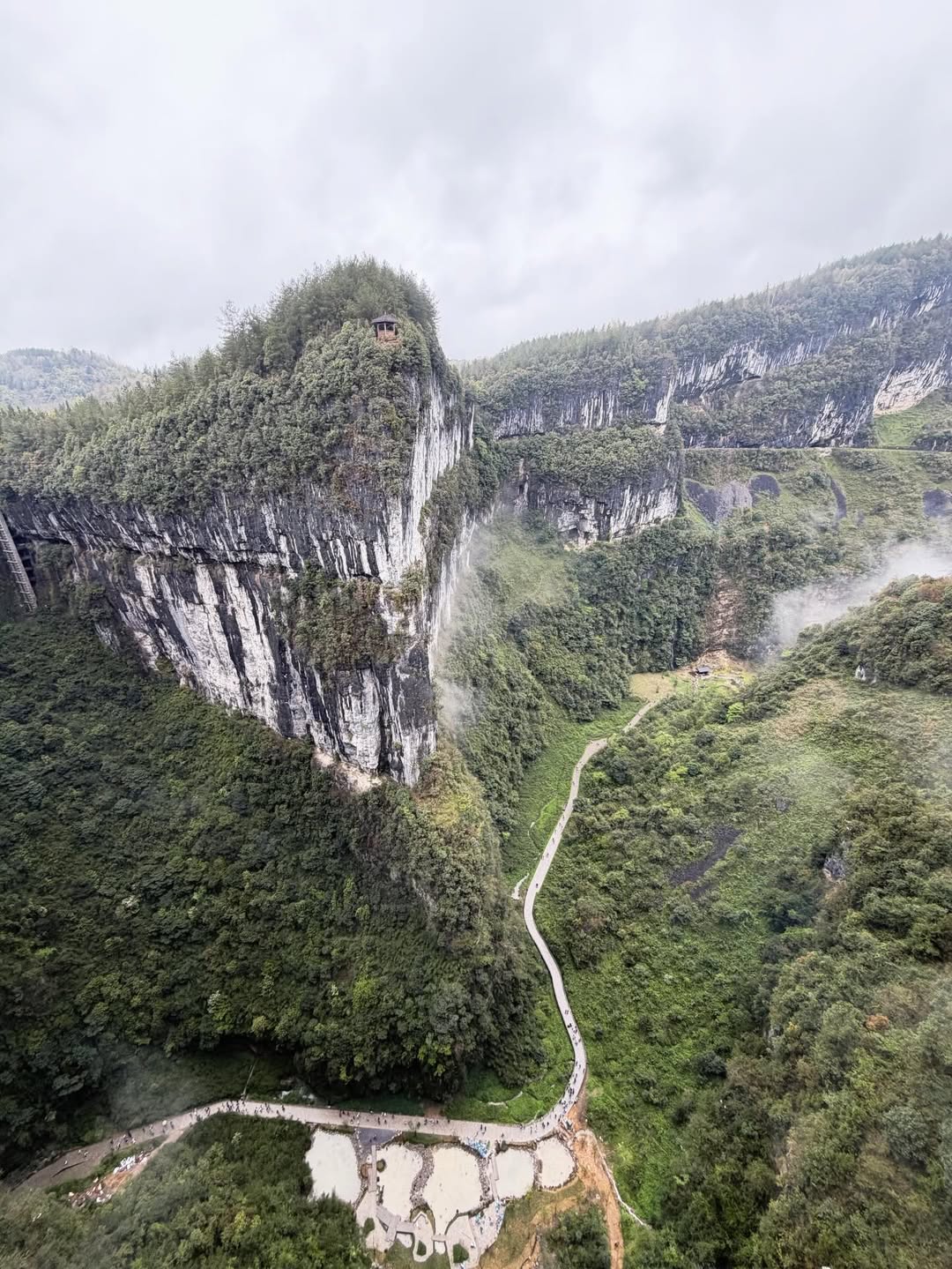 โบว์ - เบญจวรรณ อาร์ตเนอร์