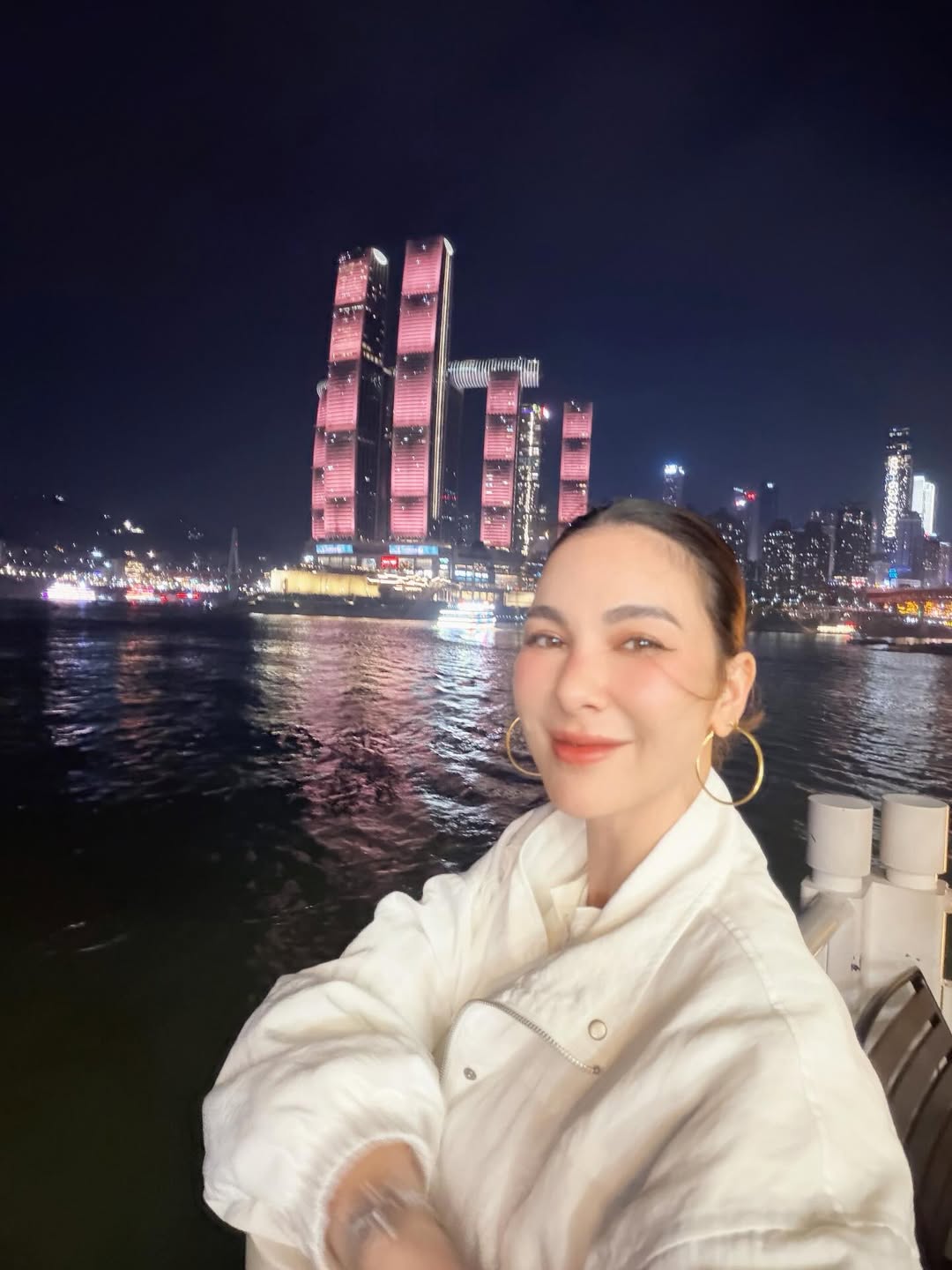 โบว์ - เบญจวรรณ อาร์ตเนอร์