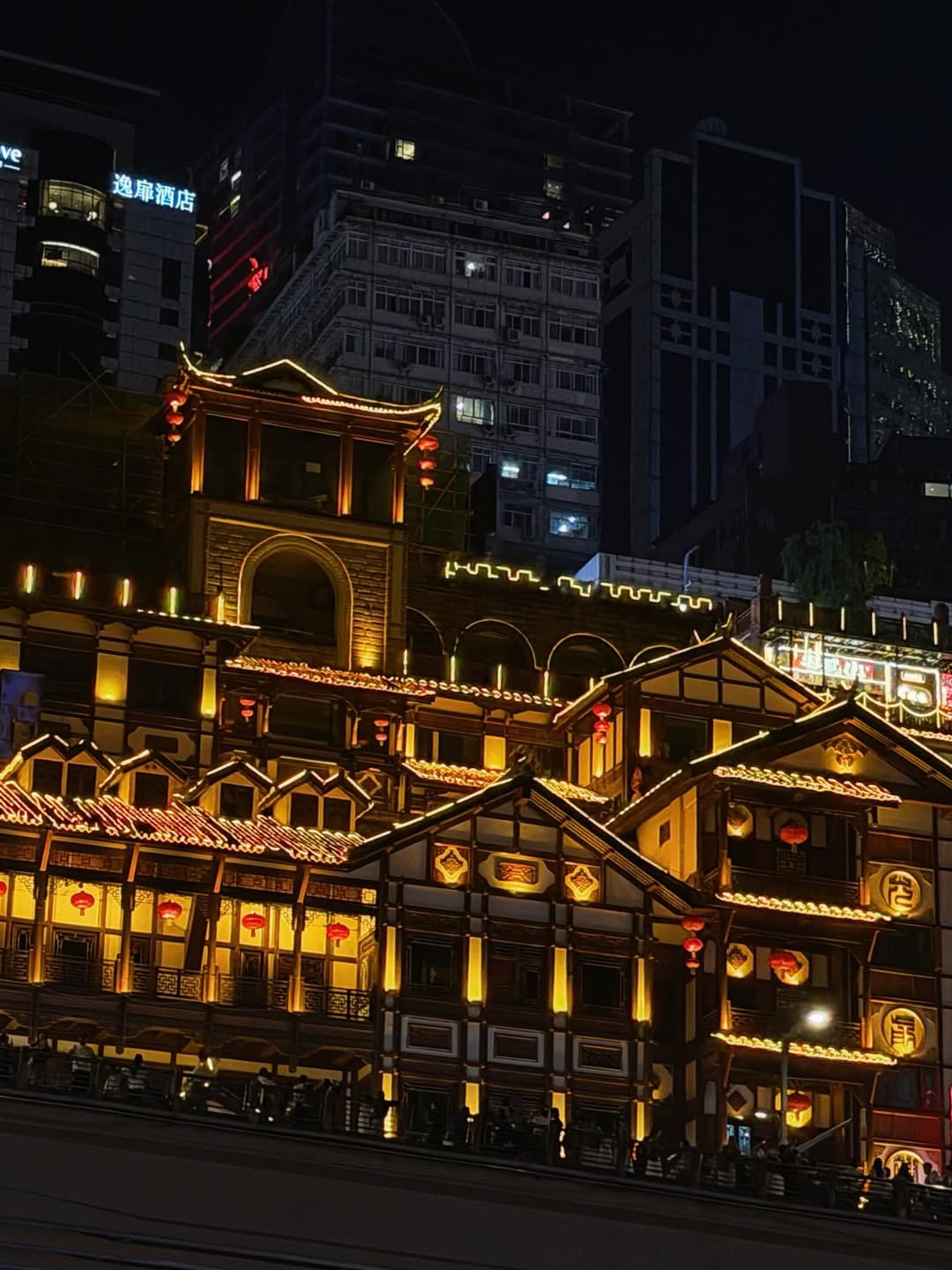 โบว์ - เบญจวรรณ อาร์ตเนอร์