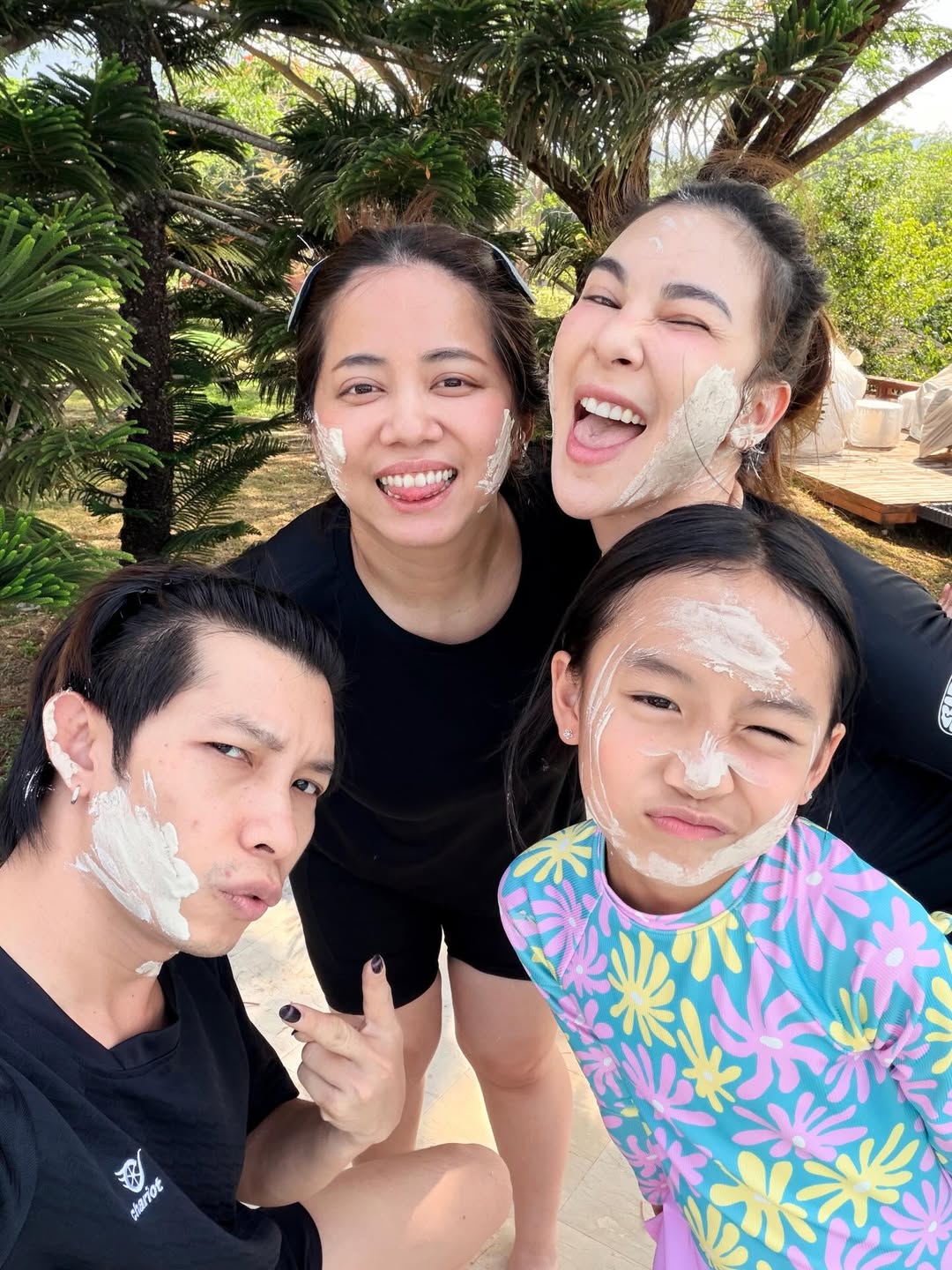 โบว์ - เบญจวรรณ อาร์ตเนอร์