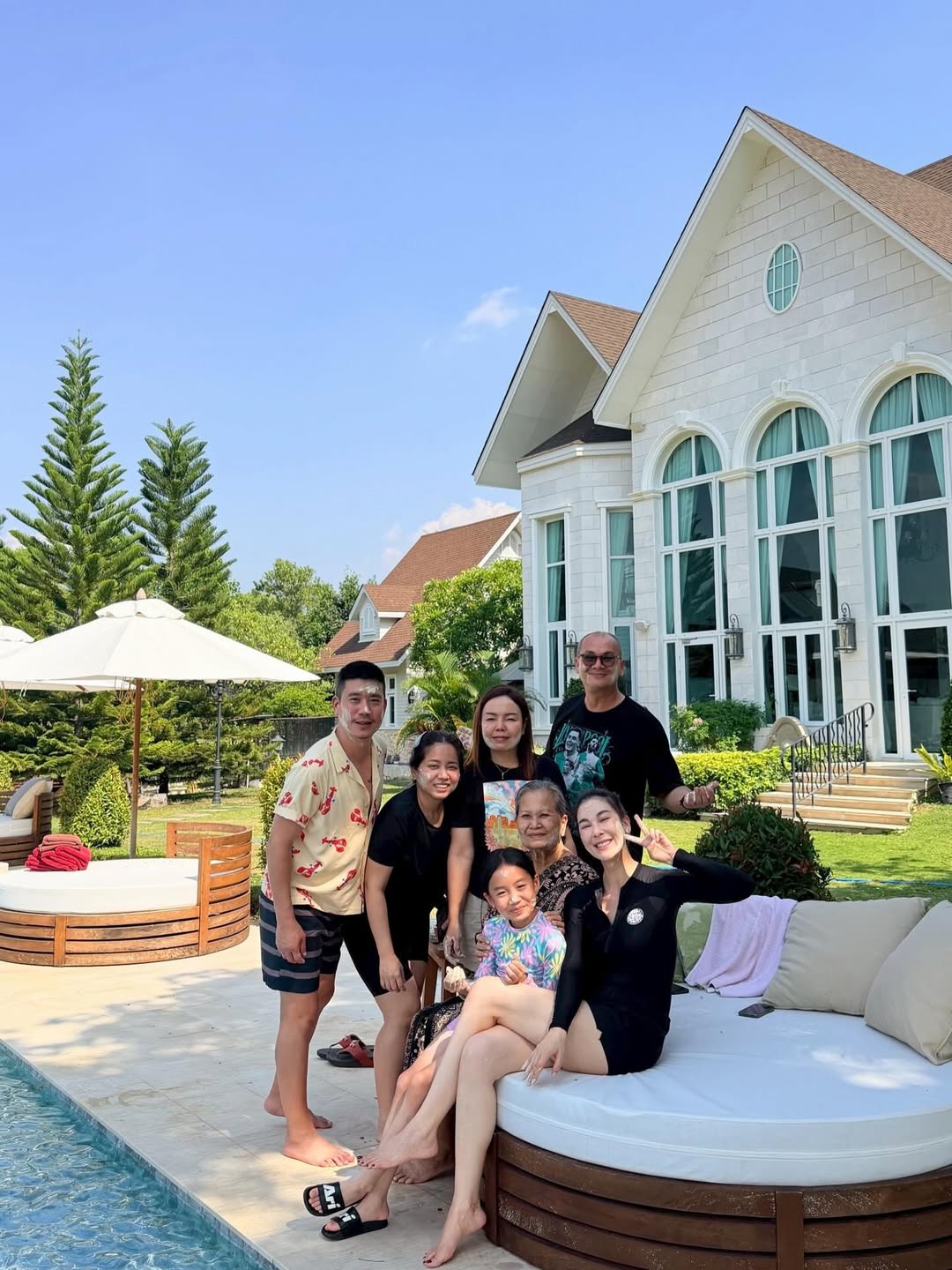 โบว์ - เบญจวรรณ อาร์ตเนอร์