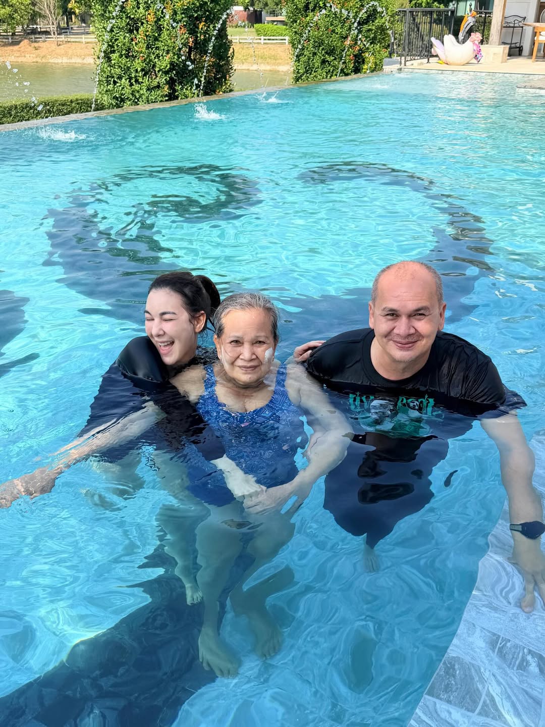 โบว์ - เบญจวรรณ อาร์ตเนอร์