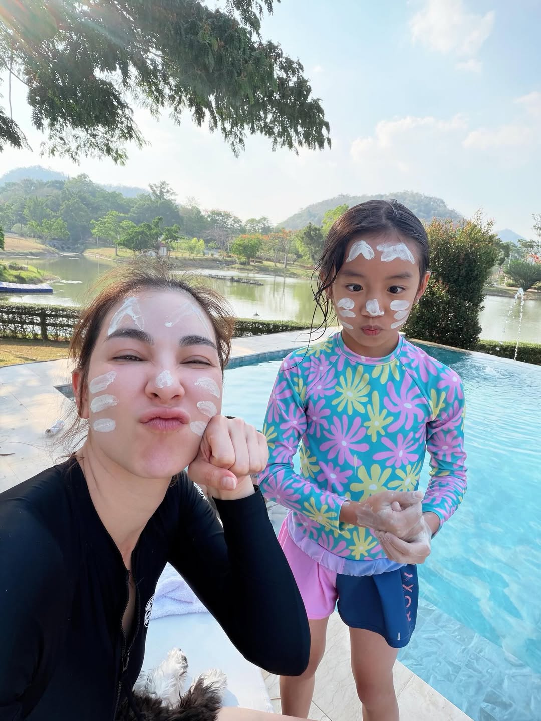 โบว์ - เบญจวรรณ อาร์ตเนอร์