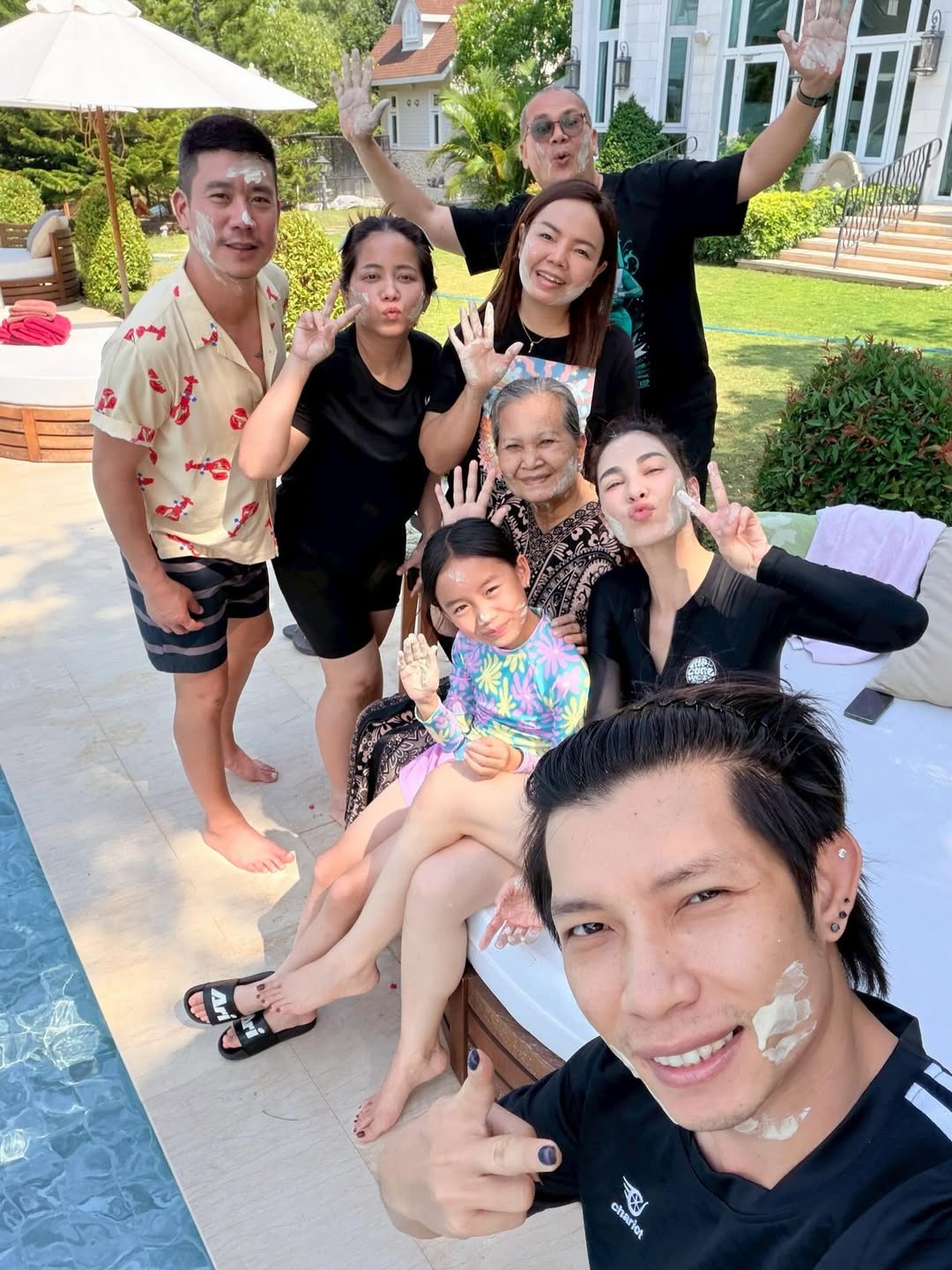 โบว์ - เบญจวรรณ อาร์ตเนอร์