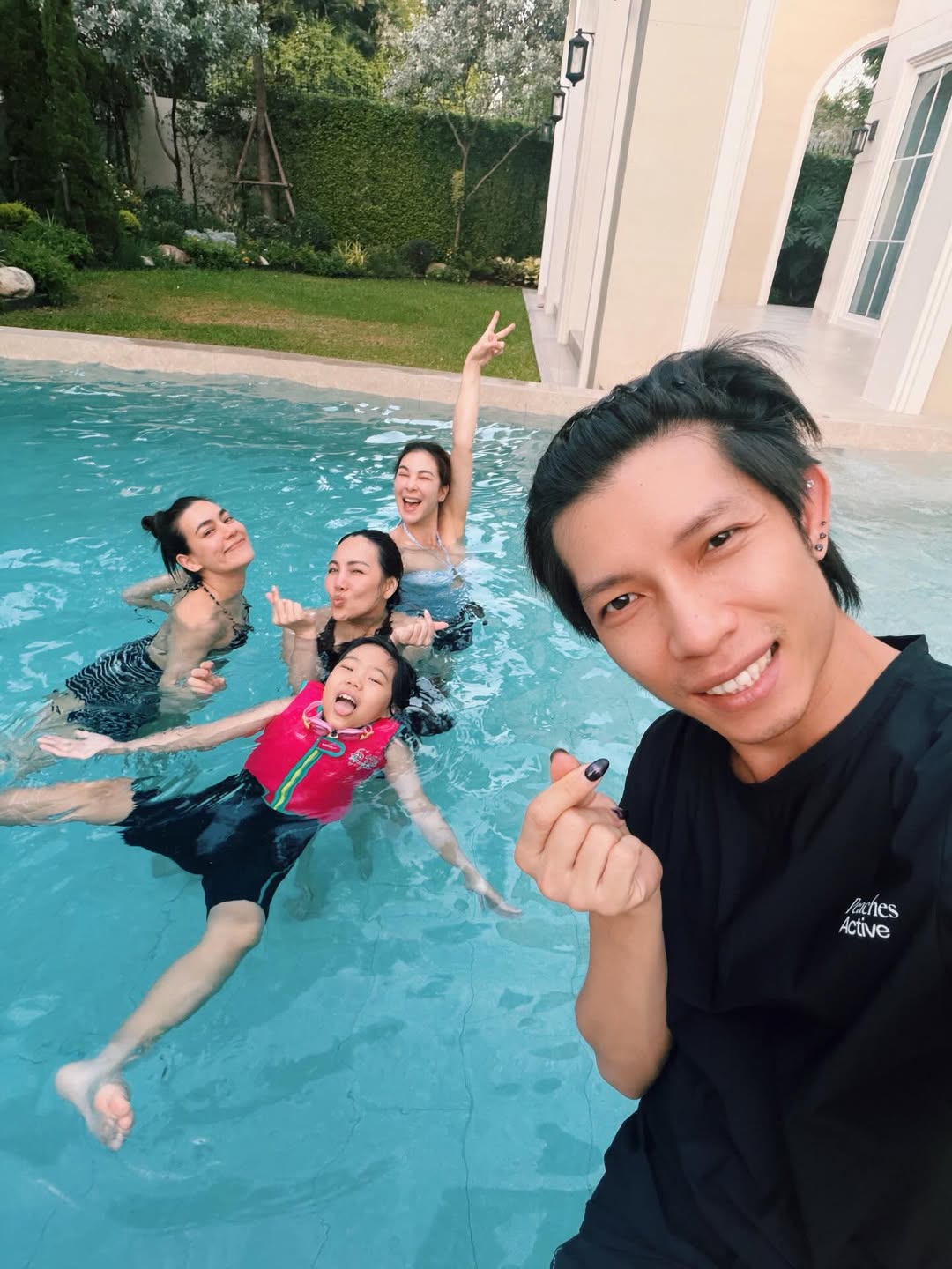 โบว์ - เบญจวรรณ อาร์ตเนอร์