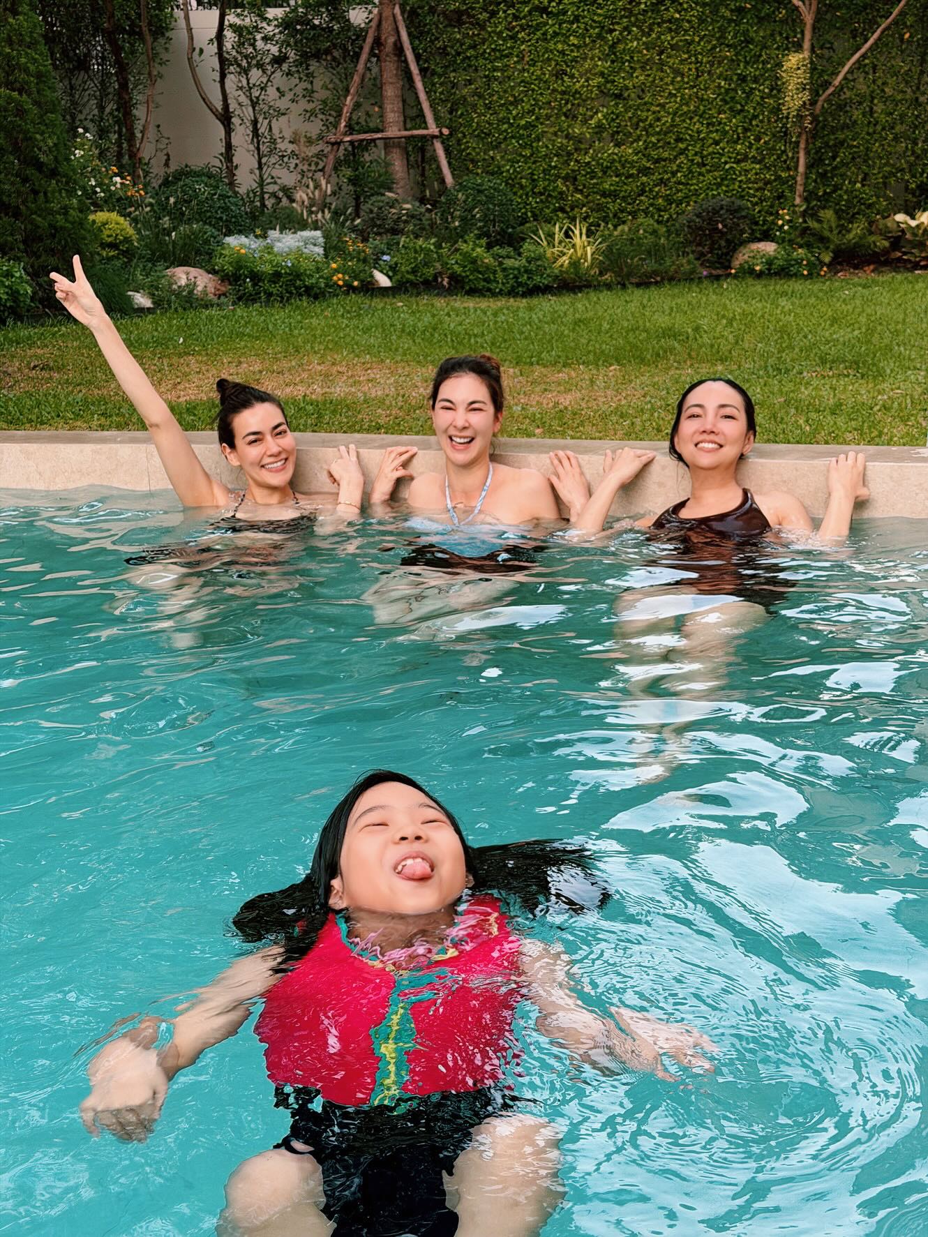 โบว์ - เบญจวรรณ อาร์ตเนอร์