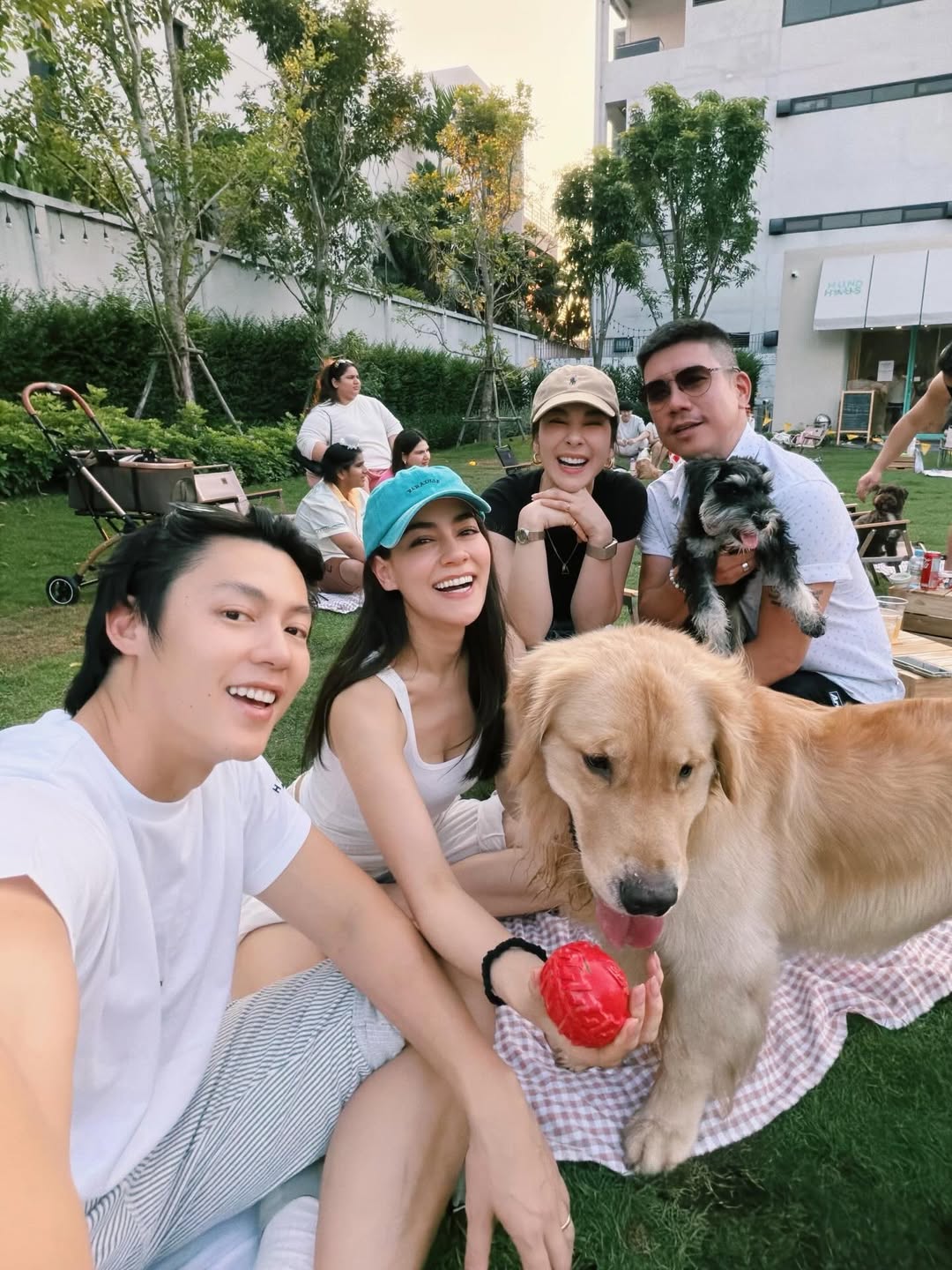 โบว์ - เบญจวรรณ อาร์ตเนอร์