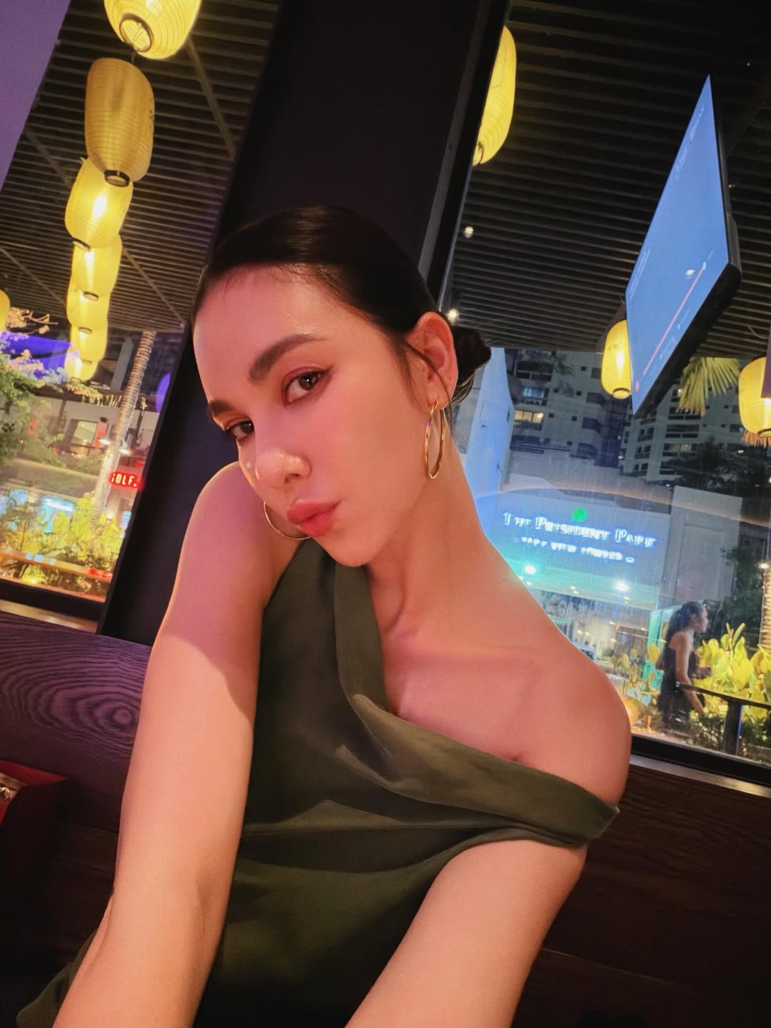 โบว์ - เบญจวรรณ อาร์ตเนอร์