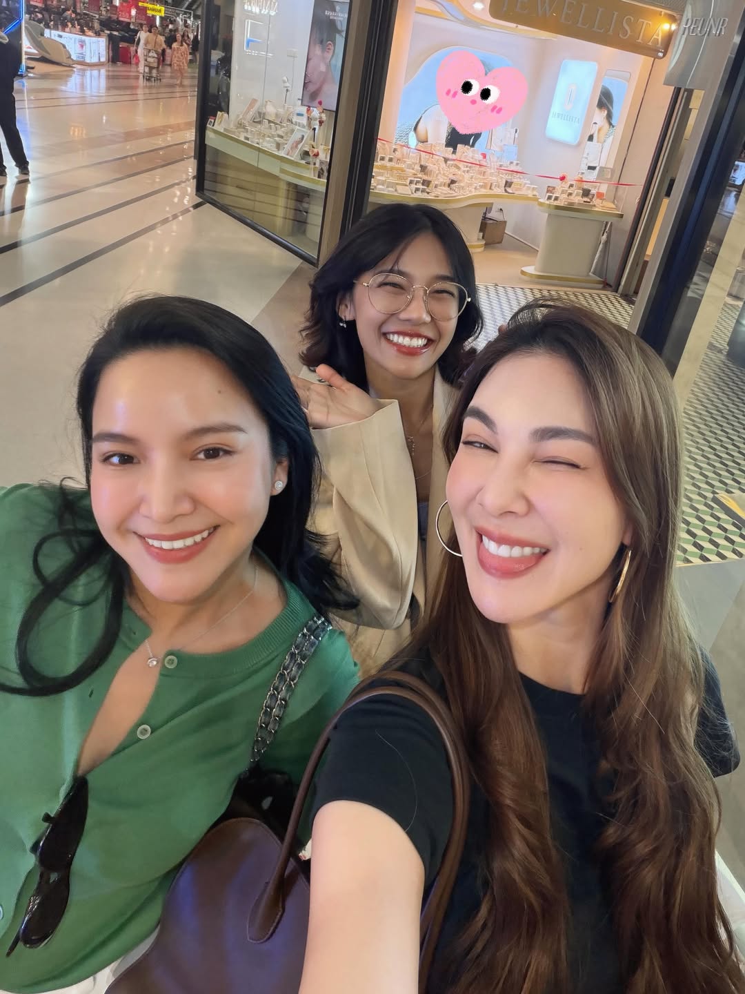 โบว์ - เบญจวรรณ อาร์ตเนอร์