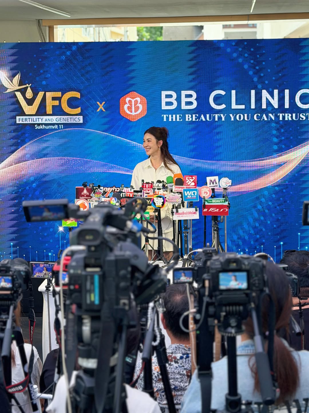 โบว์ - เบญจวรรณ อาร์ตเนอร์