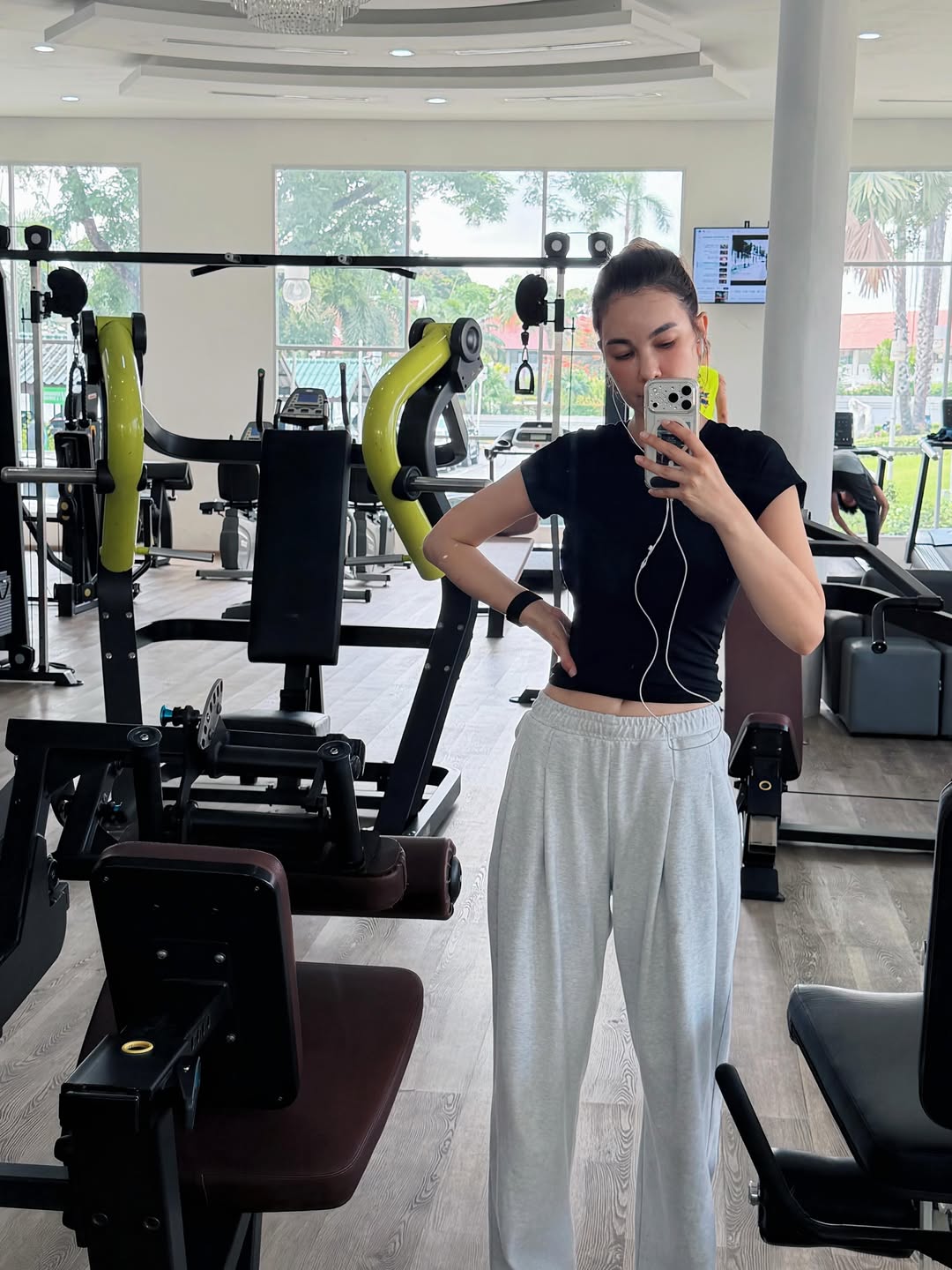 โบว์ - เบญจวรรณ อาร์ตเนอร์