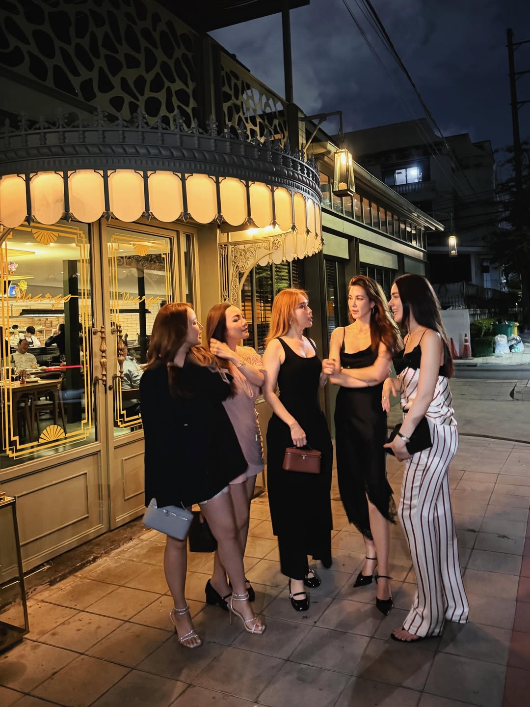 โบว์ - เบญจวรรณ อาร์ตเนอร์